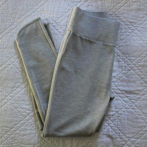 NWOT Lou & Grey by Loft Grey Leggings